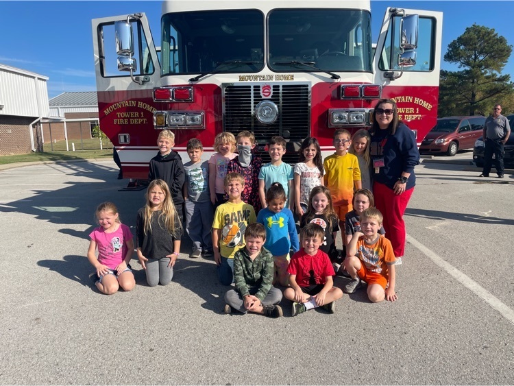 Mrs. Reeves class in front of fire truck
